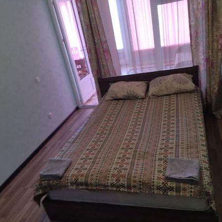 Hotel Gostinyi Dvor Bosteri Exteriör bild