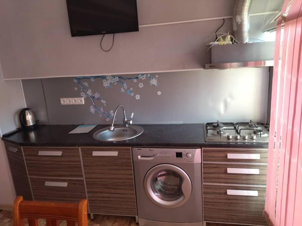Hotel Gostinyi Dvor Bosteri Exteriör bild