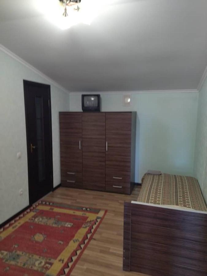 Hotel Gostinyi Dvor Bosteri Exteriör bild
