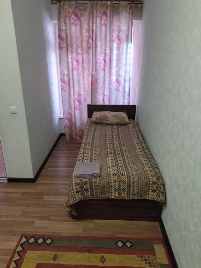 Hotel Gostinyi Dvor Bosteri Exteriör bild
