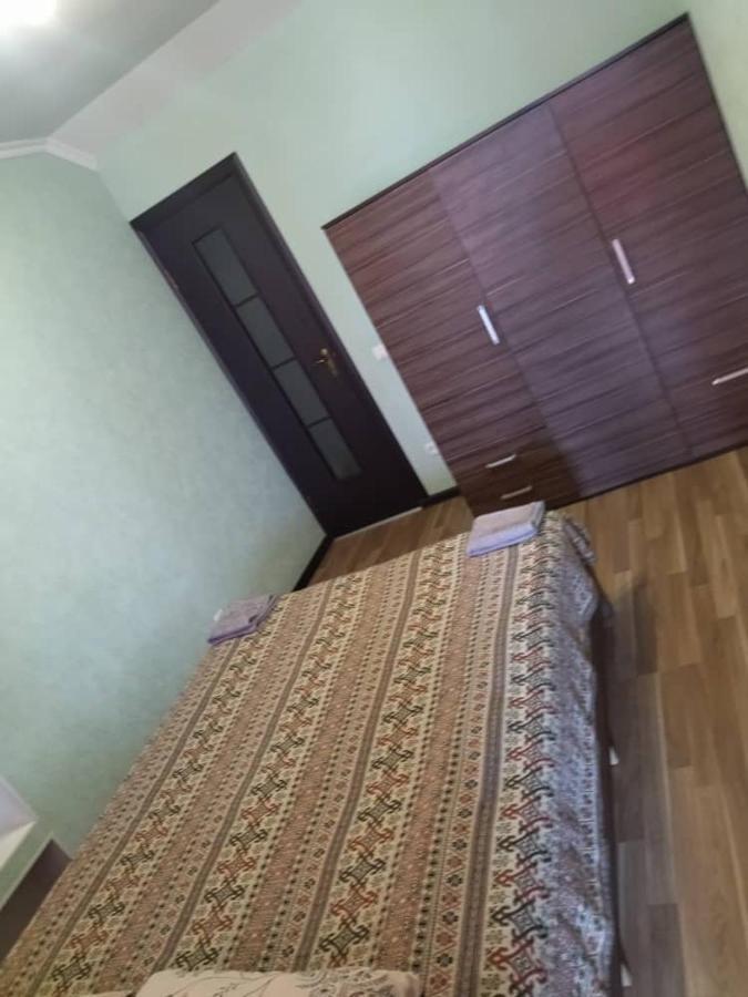 Hotel Gostinyi Dvor Bosteri Exteriör bild