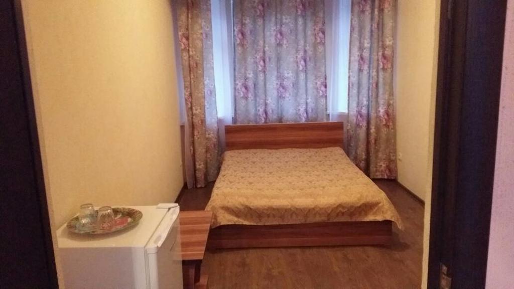 Hotel Gostinyi Dvor Bosteri Exteriör bild