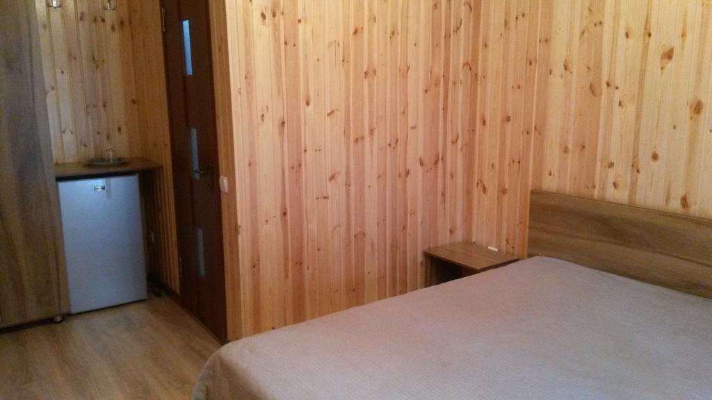 Hotel Gostinyi Dvor Bosteri Exteriör bild